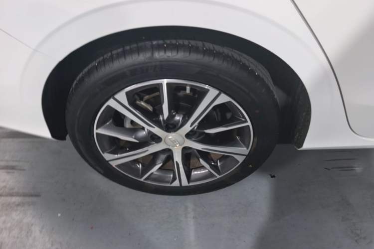 Used Geely Auto Emgrand 2023 4th Generation Champion Edition 1.5L CVT Prestige Model Right Rear Wheel Hub