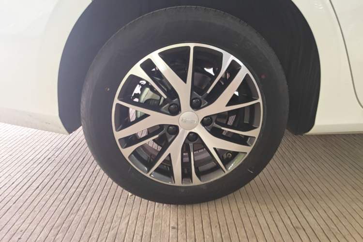 Used Geely Auto Emgrand 2023 4th Generation Champion Edition 1.5L CVT Luxury Model Right Rear Wheel Hub