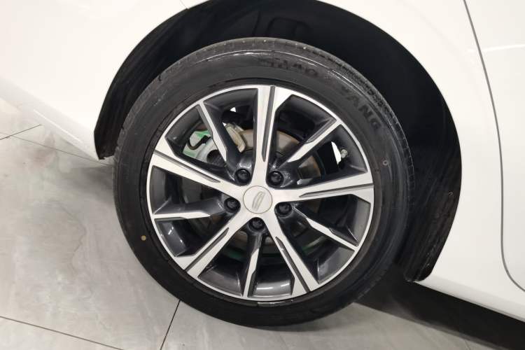 Used Geely Auto Emgrand 2023 4th Generation Champion Edition 1.5L CVT Prestige Model Right Rear Wheel Hub