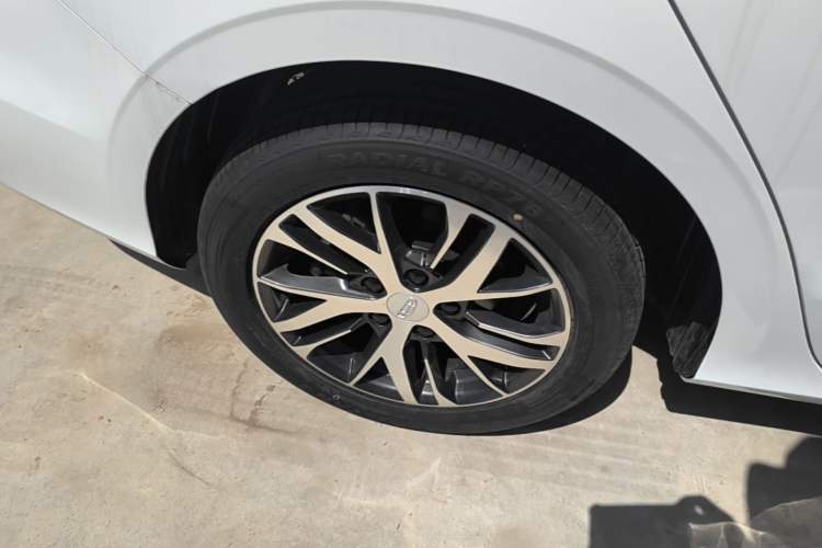 Used Geely Auto Emgrand 2023 4th Generation Champion Edition 1.5L Manual Luxury Model Right Rear Wheel Hub