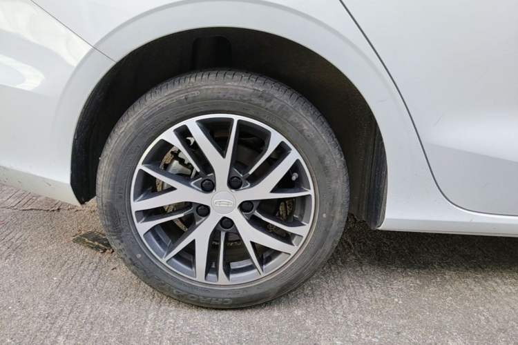 Used Geely Auto Emgrand 2023 4th Generation Champion Edition 1.5L CVT Luxury Model Right Rear Wheel Hub