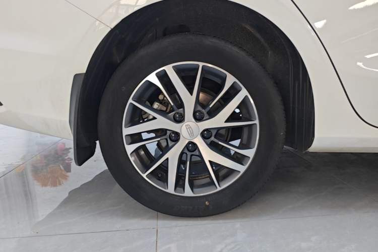 Used Geely Auto Emgrand 2023 4th Generation Champion Edition 1.5L Manual Luxury Model Right Rear Wheel Hub