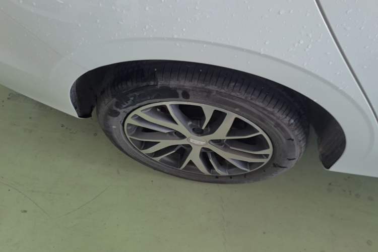 Used Geely Auto Emgrand 2023 4th Generation Champion Edition 1.5L CVT Luxury Model Right Rear Wheel Hub