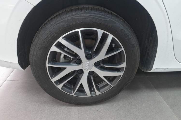Used Geely Auto Emgrand 2023 4th Generation Champion Edition 1.5L CVT Luxury Model Right Rear Wheel Hub