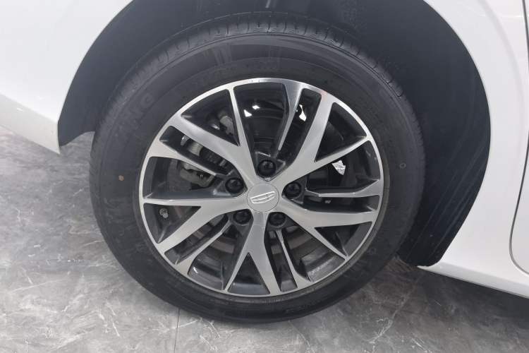 Used Geely Auto Emgrand 2023 4th Generation Champion Edition 1.5L CVT Luxury Model Right Rear Wheel Hub