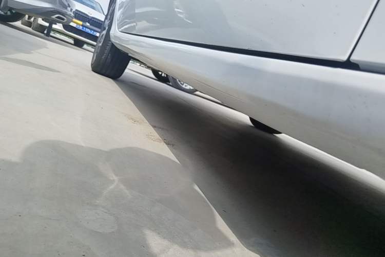 Used Geely Auto Emgrand 2023 4th Generation Champion Edition 1.5L CVT Prestige Model Right Side Sill