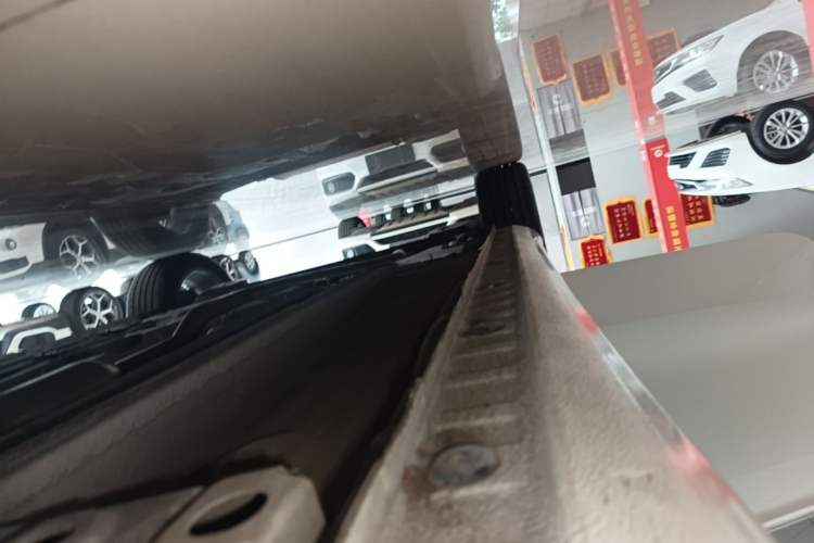 Used Geely Auto Emgrand 2023 4th Generation Champion Edition 1.5L CVT Flagship Model Right Side Sill