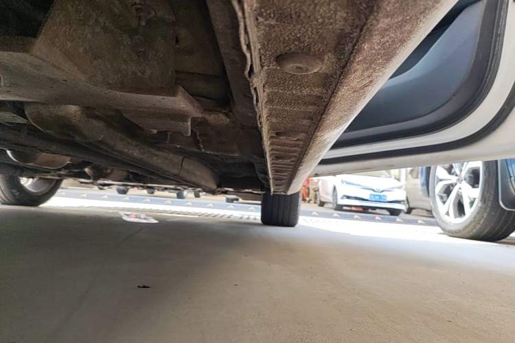 Used Geely Auto Emgrand 2023 4th Generation Champion Edition 1.5L CVT Prestige Model Right Side Sill