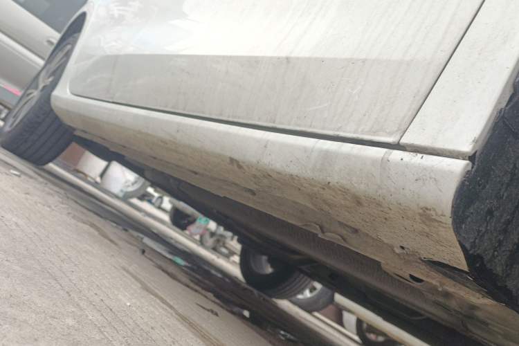 Used Geely Auto Emgrand 2023 4th Generation Champion Edition 1.5L CVT Prestige Model Right Side Sill