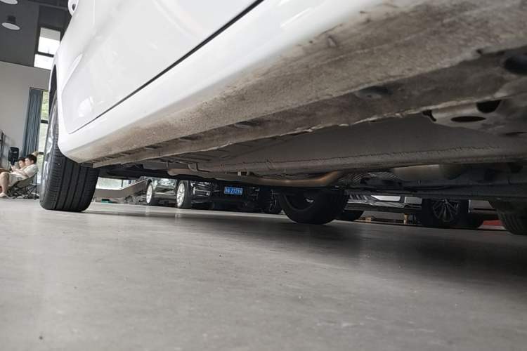 Used Geely Auto Emgrand 2023 4th Generation Champion Edition 1.5L CVT Prestige Model Right Side Sill