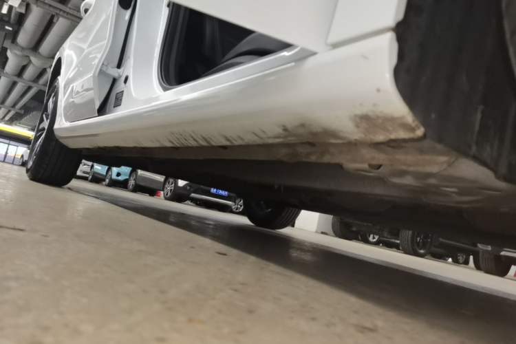 Used Geely Auto Emgrand 2023 4th Generation Champion Edition 1.5L CVT Luxury Model Right Side Sill