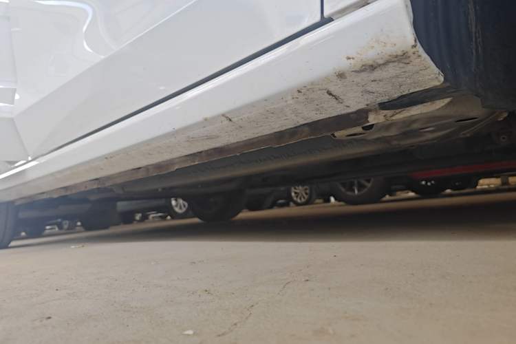 Used Geely Auto Emgrand 2023 4th Generation Champion Edition 1.5L CVT Flagship Model Right Side Sill
