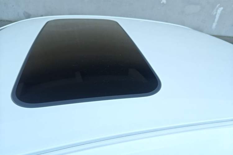 Used Geely Auto Emgrand 2023 4th Generation Champion Edition 1.5L CVT Prestige Model Roof