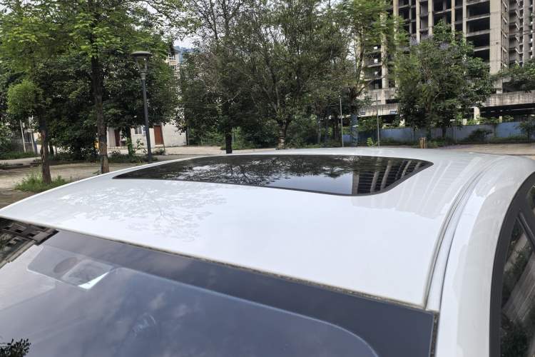 Used Geely Auto Emgrand 2023 4th Generation Champion Edition 1.5L CVT Prestige Model Roof