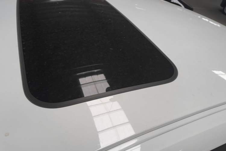 Used Geely Auto Emgrand 2023 4th Generation Champion Edition 1.5L CVT Prestige Model Roof