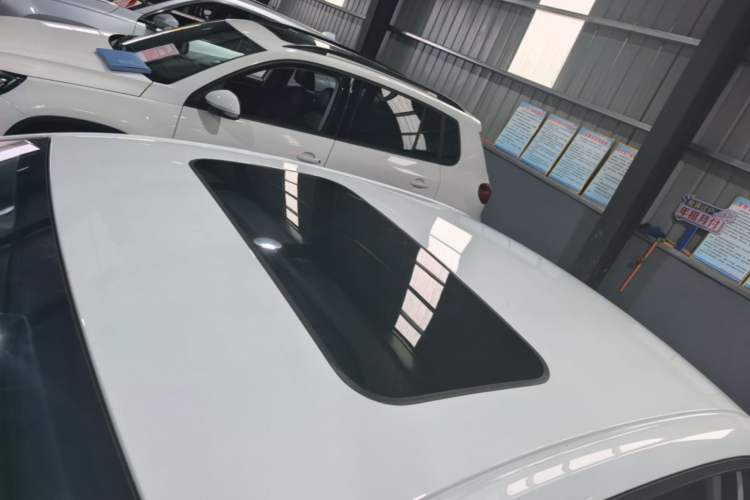 Used Geely Auto Emgrand 2023 4th Generation Champion Edition 1.5L CVT Prestige Model Roof