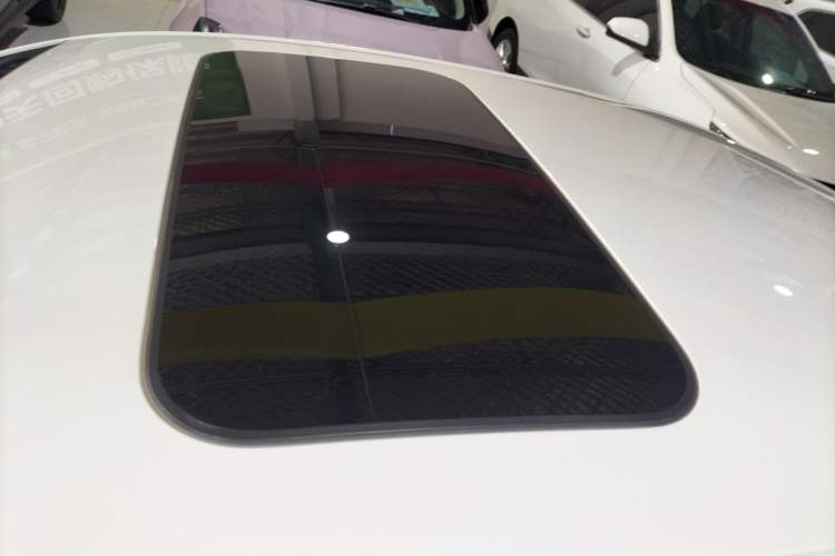 Used Geely Auto Emgrand 2023 4th Generation Champion Edition 1.5L CVT Prestige Model Roof