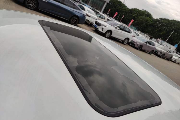 Used Geely Auto Emgrand 2023 4th Generation Champion Edition 1.5L CVT Prestige Model Roof