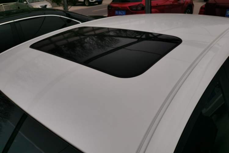 Used Geely Auto Emgrand 2023 4th Generation Champion Edition 1.5L CVT Flagship Model Roof