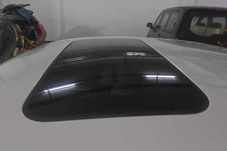 Used Geely Auto Emgrand 2023 4th Generation Champion Edition 1.5L CVT Flagship Model Roof