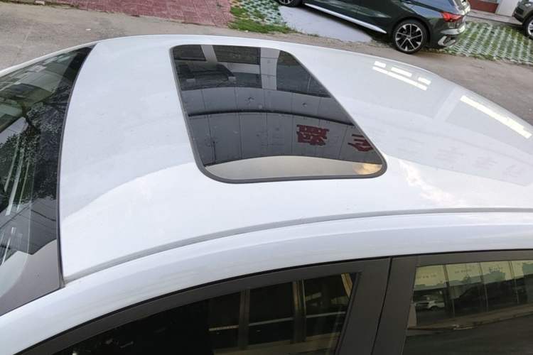 Used Geely Auto Emgrand 2023 4th Generation Champion Edition 1.5L CVT Luxury Model Roof