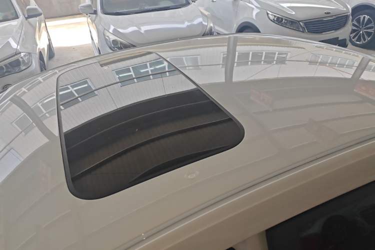 Used Geely Auto Emgrand 2023 4th Generation Champion Edition 1.5L CVT Flagship Model Roof