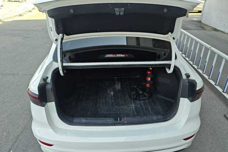 Used Geely Auto Emgrand 2023 4th Generation Champion Edition 1.5L CVT Prestige Model Trunk