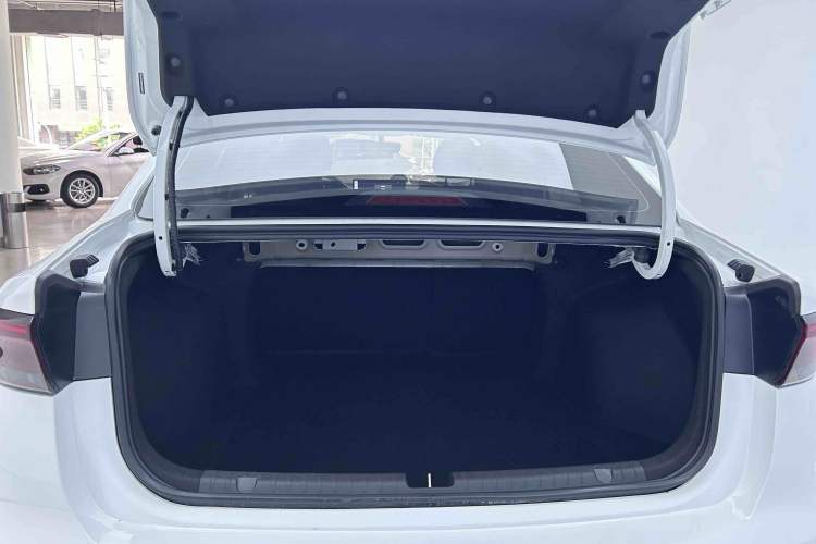 Used Geely Auto Emgrand 2023 4th Generation Champion Edition 1.5L CVT Luxury Model Trunk