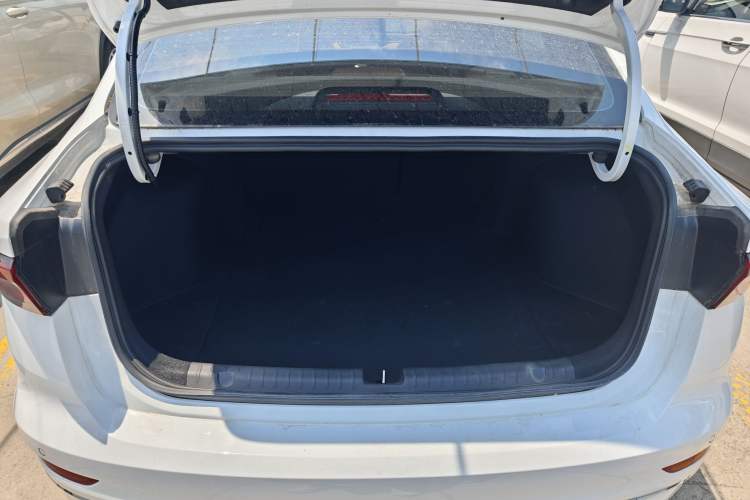 Used Geely Auto Emgrand 2023 4th Generation Champion Edition 1.5L CVT Flagship Model Trunk