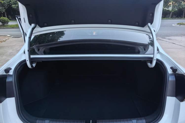 Used Geely Auto Emgrand 2023 4th Generation Champion Edition 1.5L Manual Luxury Model Trunk