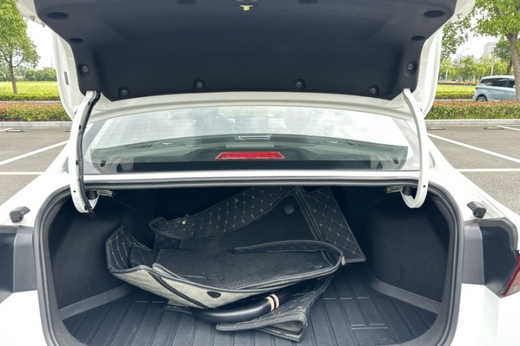 Used Geely Auto Emgrand 2023 4th Generation Champion Edition 1.5L CVT Luxury Model Trunk