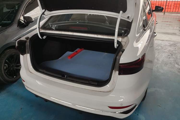 Used Geely Auto Emgrand 2023 4th Generation Champion Edition 1.5L Manual Luxury Model Trunk