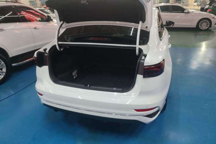 Used Geely Auto Emgrand 2023 4th Generation Champion Edition 1.5L CVT Prestige Model Trunk