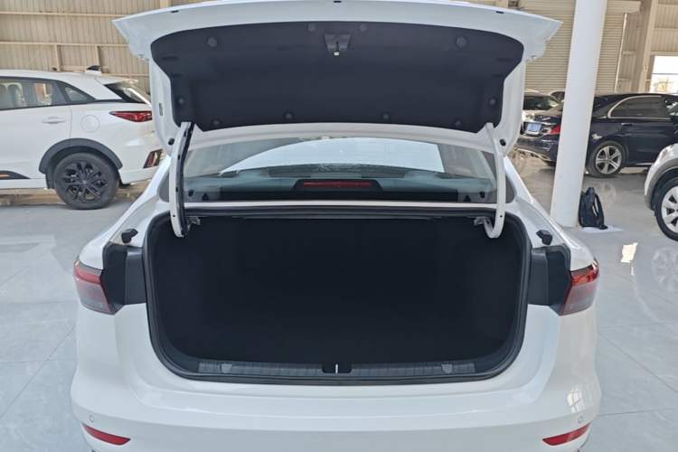 Used Geely Auto Emgrand 2023 4th Generation Champion Edition 1.5L Manual Luxury Model Trunk
