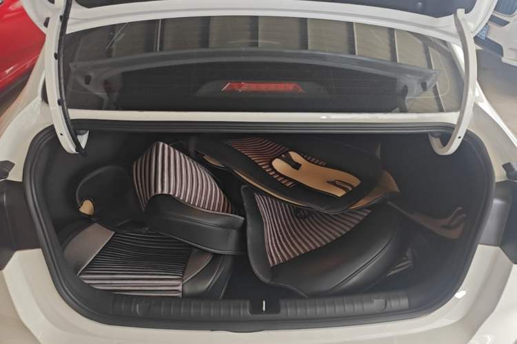 Used Geely Auto Emgrand 2023 4th Generation Champion Edition 1.5L CVT Flagship Model Trunk