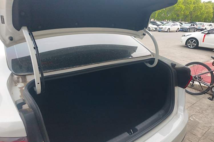 Used Geely Auto Emgrand 2023 4th Generation Champion Edition 1.5L CVT Prestige Model Trunk