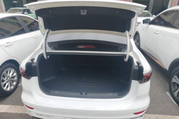 Used Geely Auto Emgrand 2023 4th Generation Champion Edition 1.5L CVT Prestige Model Trunk