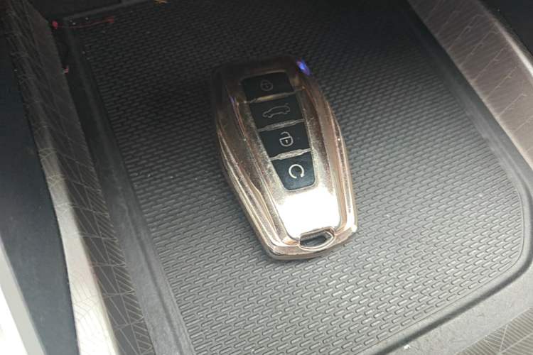 Used Geely Auto Emgrand 2023 4th Generation Champion Edition 1.5L CVT Luxury Model Vehicle Key