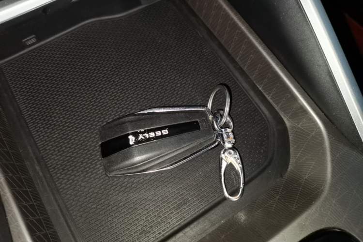 Used Geely Auto Emgrand 2023 4th Generation Champion Edition 1.5L CVT Prestige Model Vehicle Key