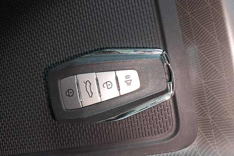 Used Geely Auto Emgrand 2023 4th Generation Champion Edition 1.5L CVT Prestige Model Vehicle Key