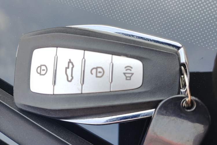 Used Geely Auto Emgrand 2023 4th Generation Champion Edition 1.5L CVT Luxury Model Vehicle Key