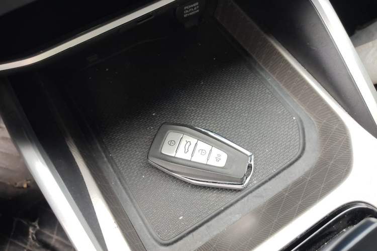 Used Geely Auto Emgrand 2023 4th Generation Champion Edition 1.5L CVT Luxury Model Vehicle Key
