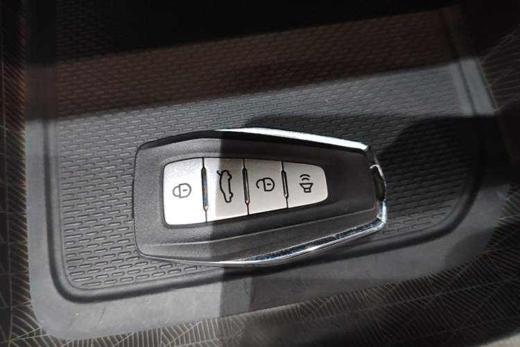 Used Geely Auto Emgrand 2023 4th Generation Champion Edition 1.5L CVT Prestige Model Vehicle Key