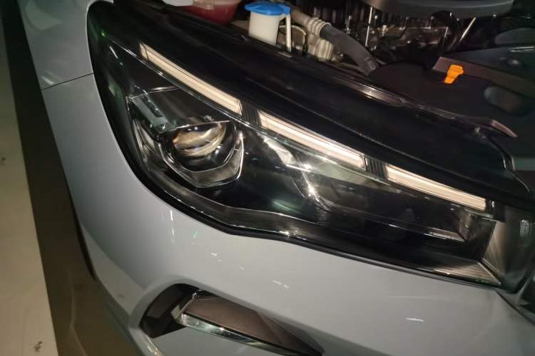 Used Geely Auto Emgrand 2025 4th Generation 1.5L CVT Longteng Edition Right Front Headlight