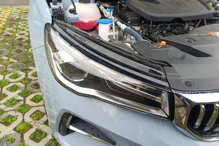 Used Geely Auto Emgrand 2025 4th Generation 1.5L CVT Luxury Version Right Front Headlight