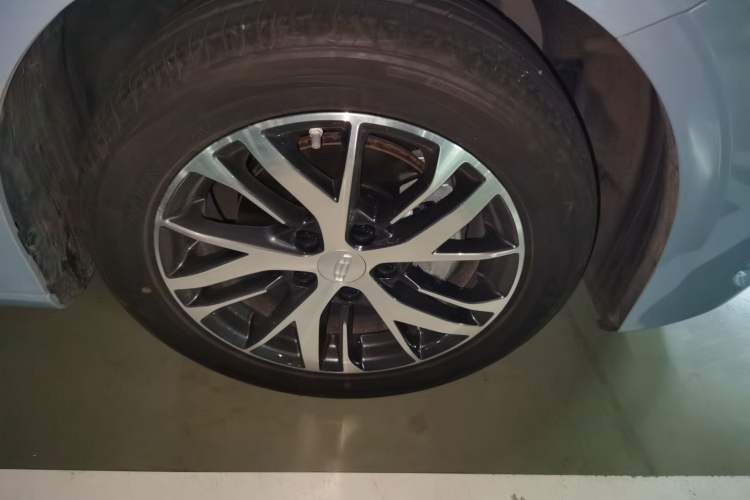 Used Geely Auto Emgrand 2025 4th Generation 1.5L CVT Longteng Edition Right Front Wheel Hub