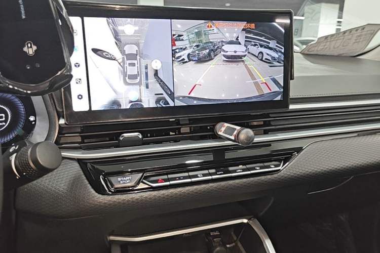 Used Geely Auto Emgrand 2025 4th Generation 1.5L CVT Luxury Version Audio And AC Panel