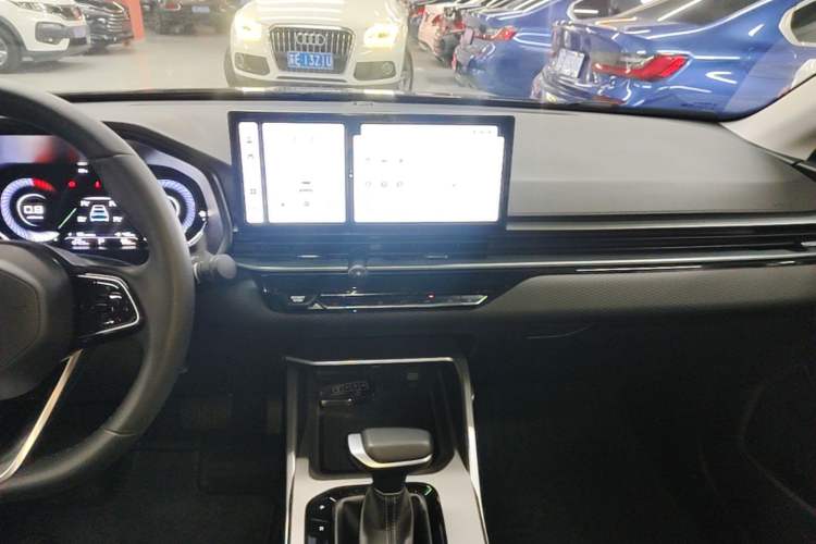 Used Geely Auto Emgrand 2025 4th Generation 1.5L CVT Longteng Edition Audio And AC Panel