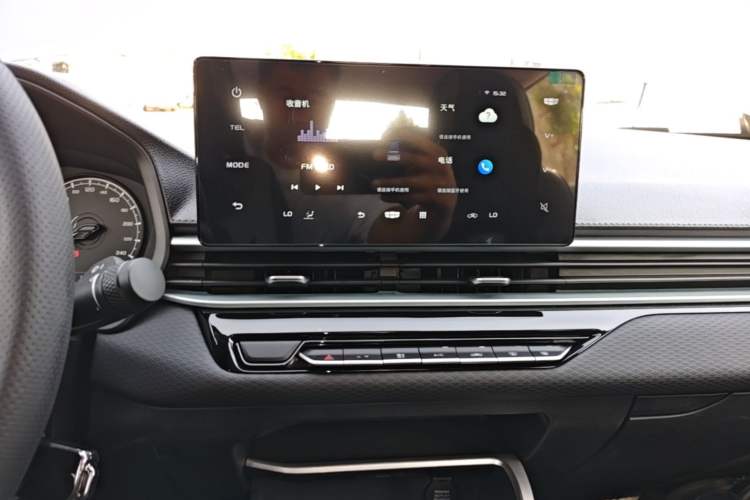 Used Geely Auto Emgrand 2025 4th Generation 1.5L Manual - Starry Edition Audio And AC Panel