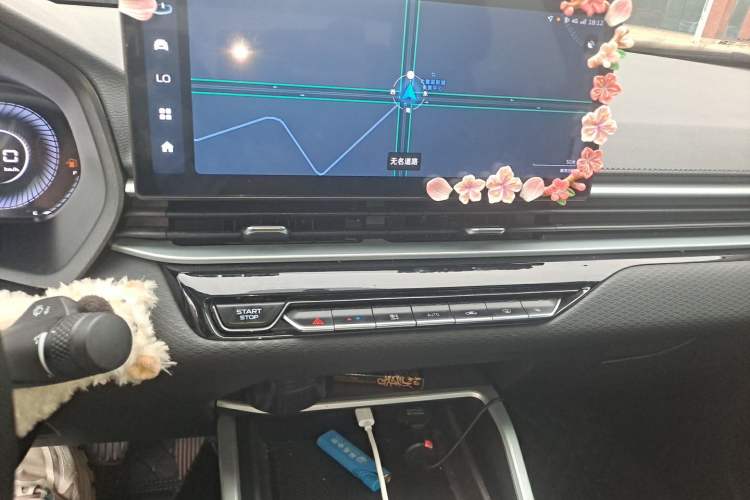 Used Geely Auto Emgrand 2025 4th Generation 1.5L CVT Longteng Edition Audio And AC Panel